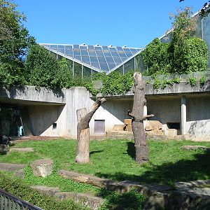 Hannover Zoo 2004 - Another old outdoor Ape exhibit