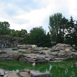 Zoo Berlin 2004 - Side of the Polar Bear exhibit