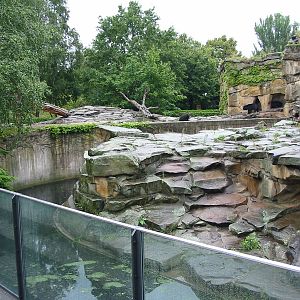 Zoo Berlin 2004 - Front view from one Sloth Bear exhibit to another