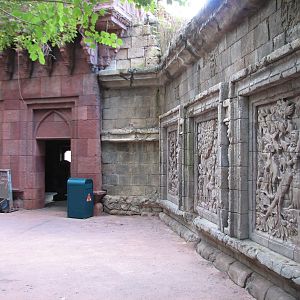 Maharajah Jungle Trek - Aviary Ruins Entry