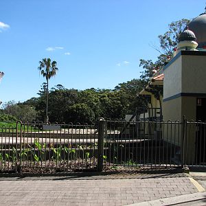 Taronga Zoo 2007 - View into the outdoor exhibit at the historic Elephant T