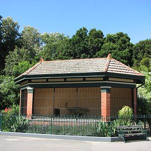 Melbourne Zoo 2008 - Historic listed cage