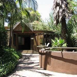 Adelaide Zoo 2008 - Outside the Reptile House