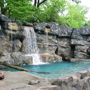 Cincinnati Zoo 2003 - View alongside the second Polar Bear exhibit