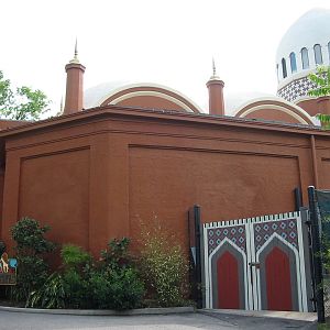 Cincinnati Zoo 2003 - Vanishing Giants building