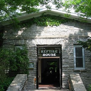 Cincinnati Zoo 2003 - Front of the Reptile House