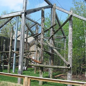 Toledo Zoo 2003 - Aspinall-style primate enclosure