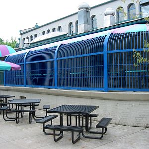 Toledo Zoo 2003 - Former carnivore house and present restaurant