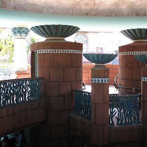 Predator Lagoon - Lagoon Bar Entry to Underwater Viewing