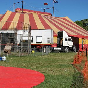 Lennon Bros Circus 2007 - Show tent and lion fence