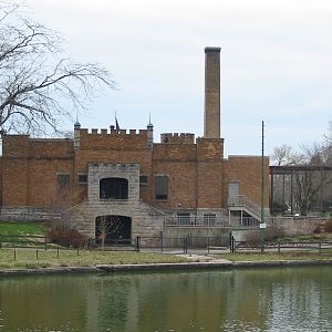 Racine Zoo 2003 - WPA building seen from across the pond