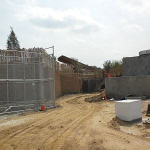 Giants of the Savanna - Giraffe yards and drawbridge