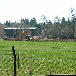 Giraffe exhibit construction at Cotswold WP 17/04/10