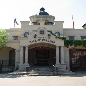 Texas Wild! - Texas Town - Hall of Wonders Exterior