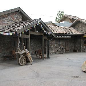 Asian Highlands - Visitor Amenities