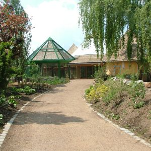 Approach to new Hippo House at Plzen, 25/05/10