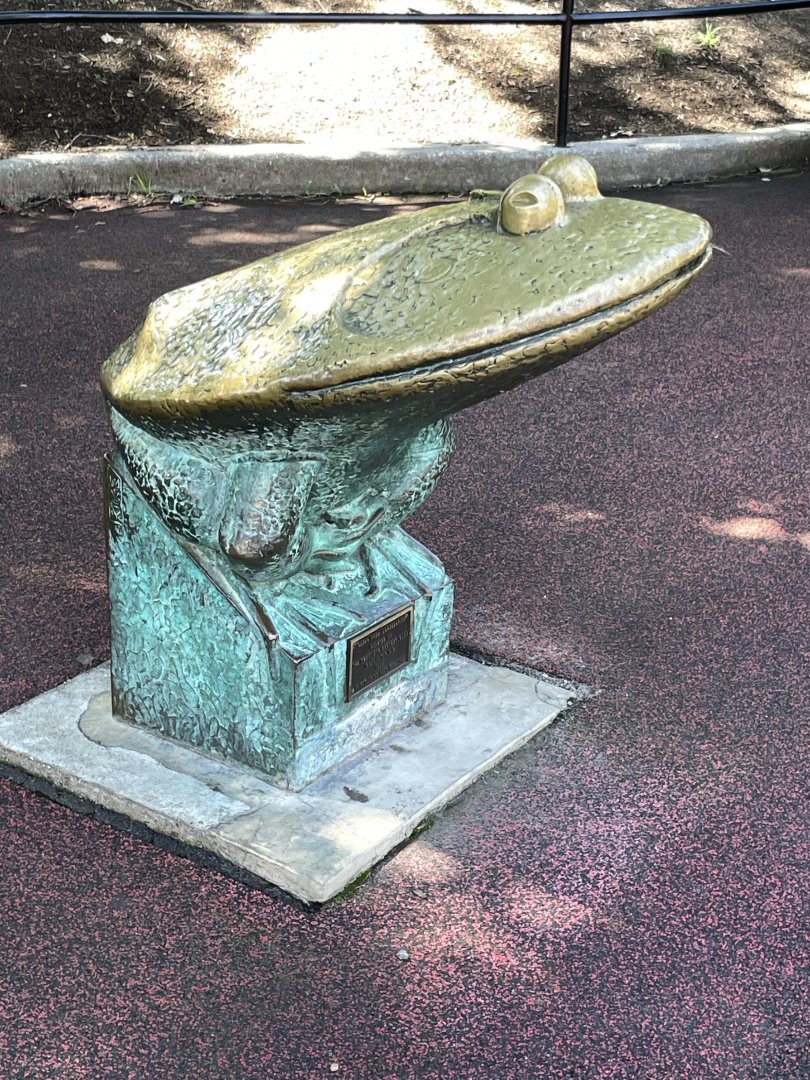 09/14/23 - Frog Statue outside Reptile House