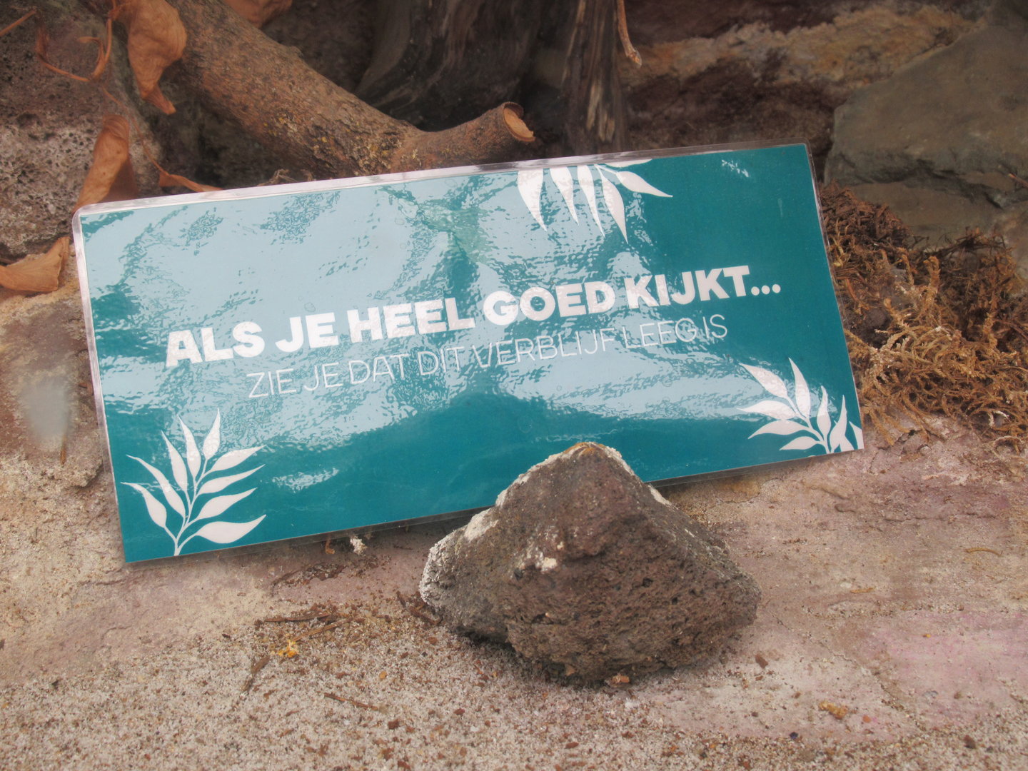 09 2023 - Empty enclosure sign :-)