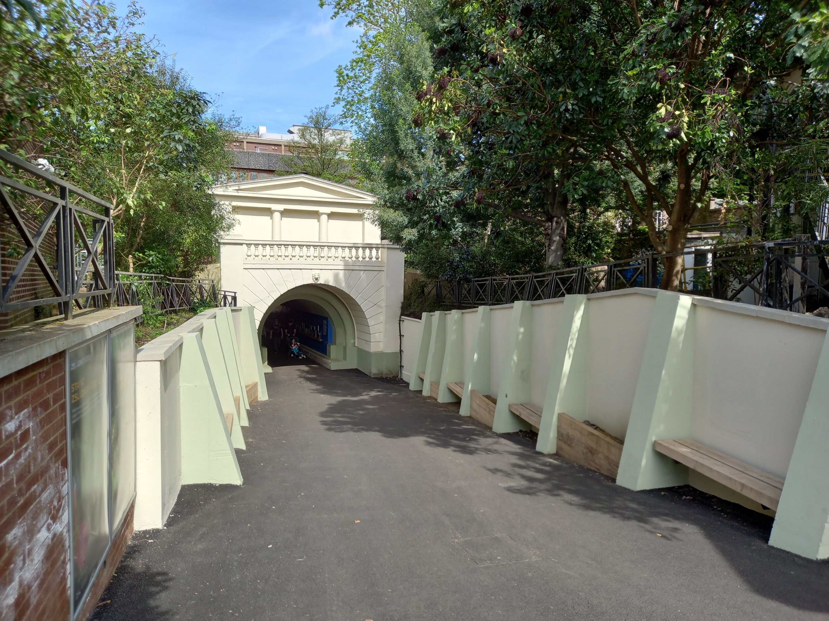 14/04/2024 - Decimus Burton East Tunnel