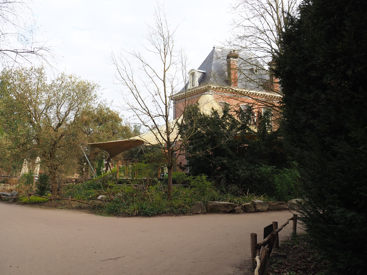 1780 manor house, normally a restaurant but currently used as ticket office and gift shop building, 2024-03-04