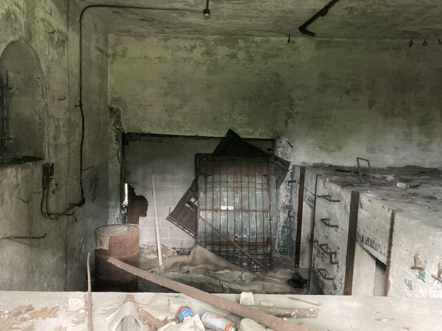 1912 Bear Dens (Abandoned) Holding Area