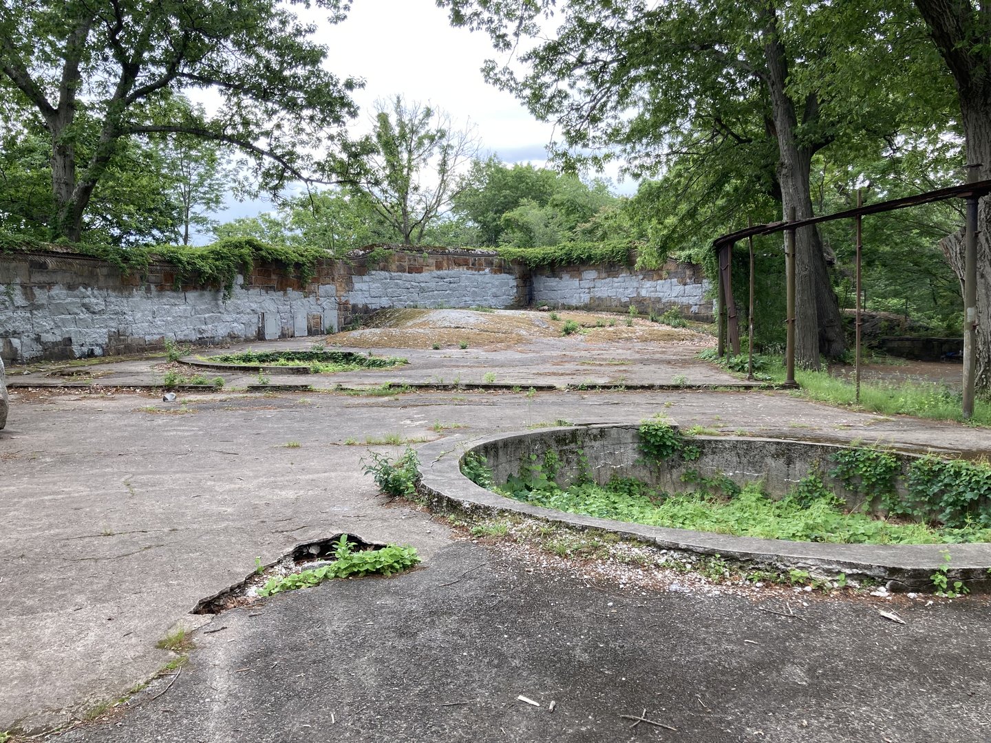 1912 Bear Dens (Abandoned)