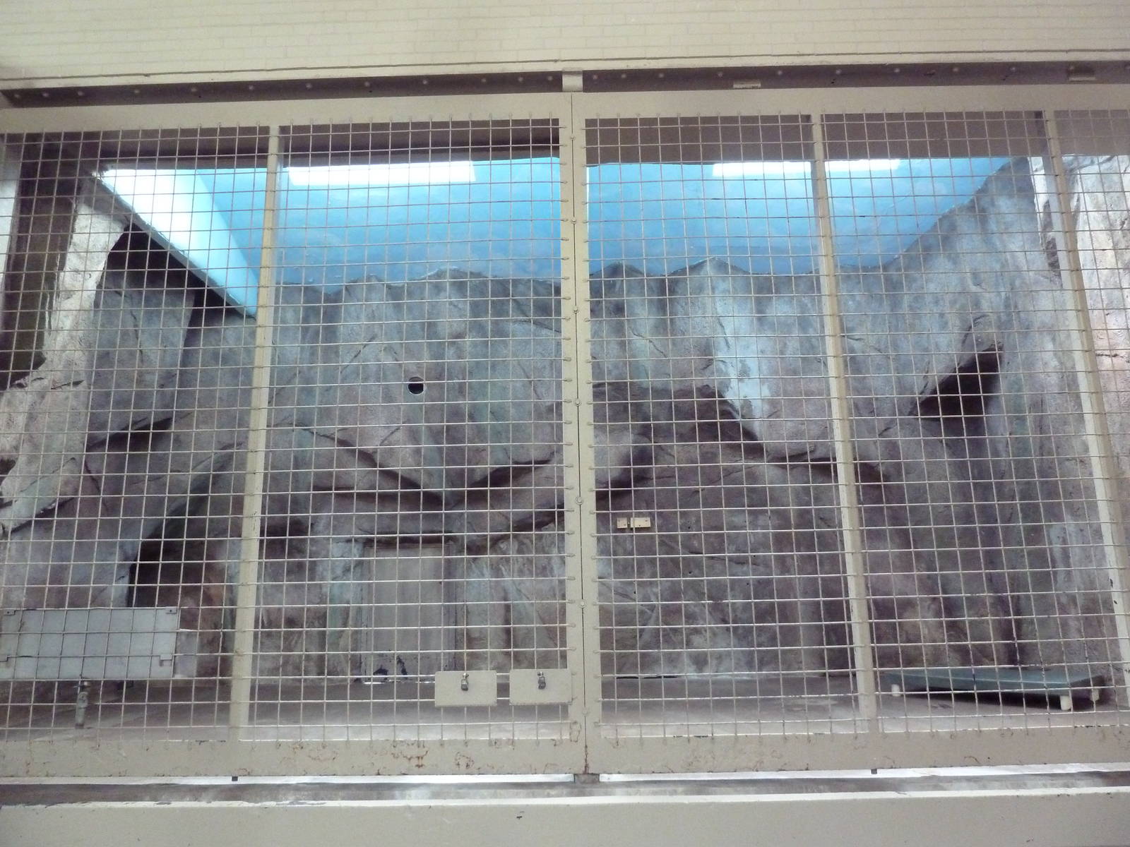 1914 Koetthoefer Animal Building - Empty Indoor Exhibit (old tiger enclosur