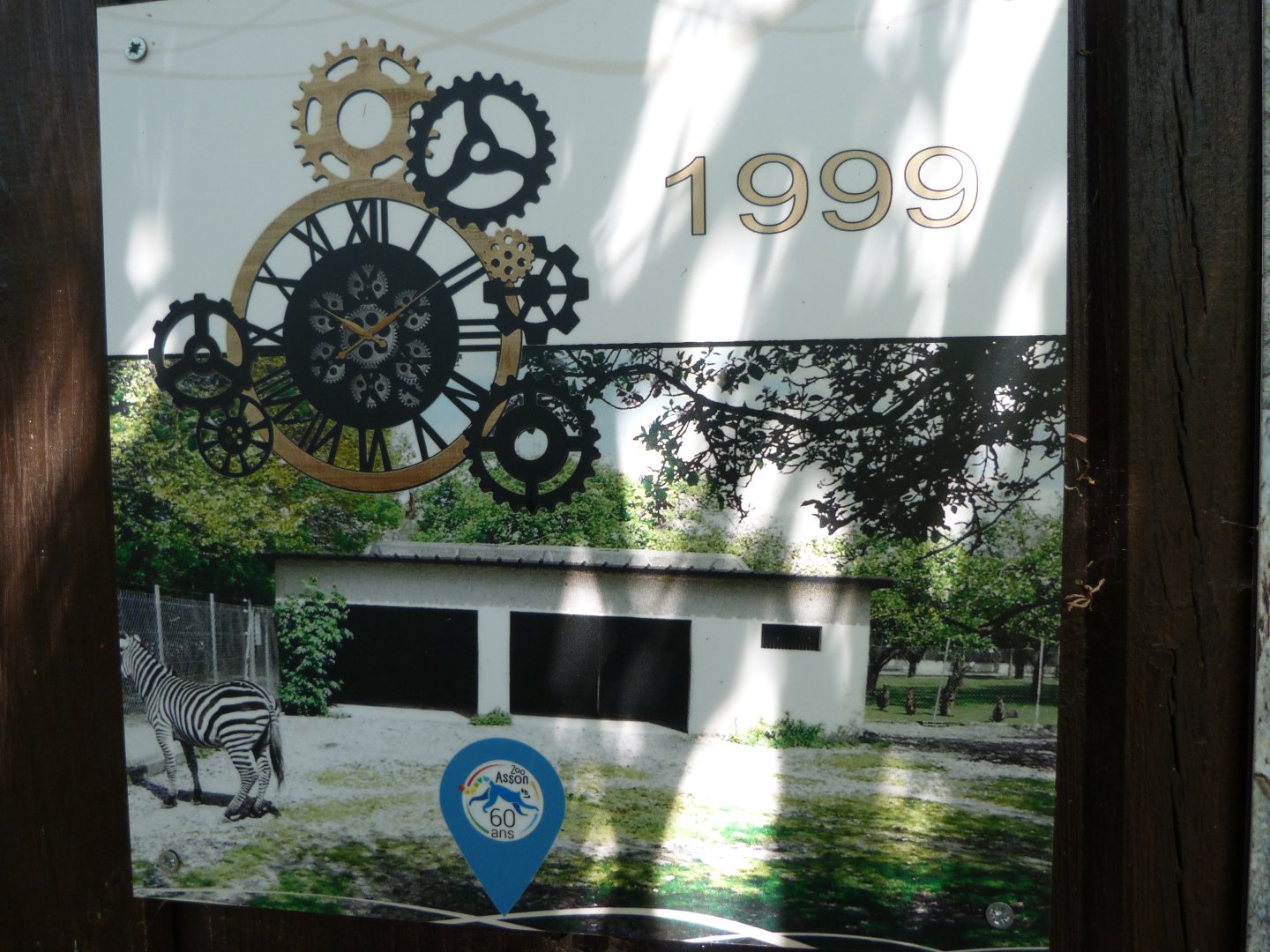 1999 picture of current snow leopard exhibit -Zoo d'Asson (2025)