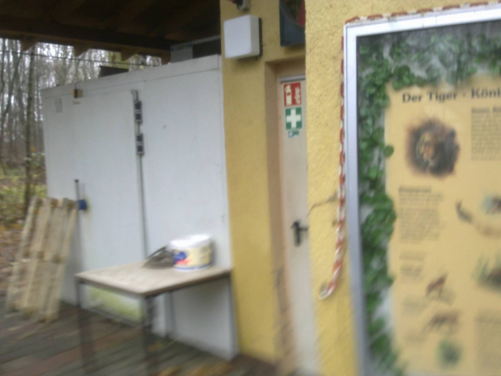 2013-12 Hamm cooling house behind tiger exhibit