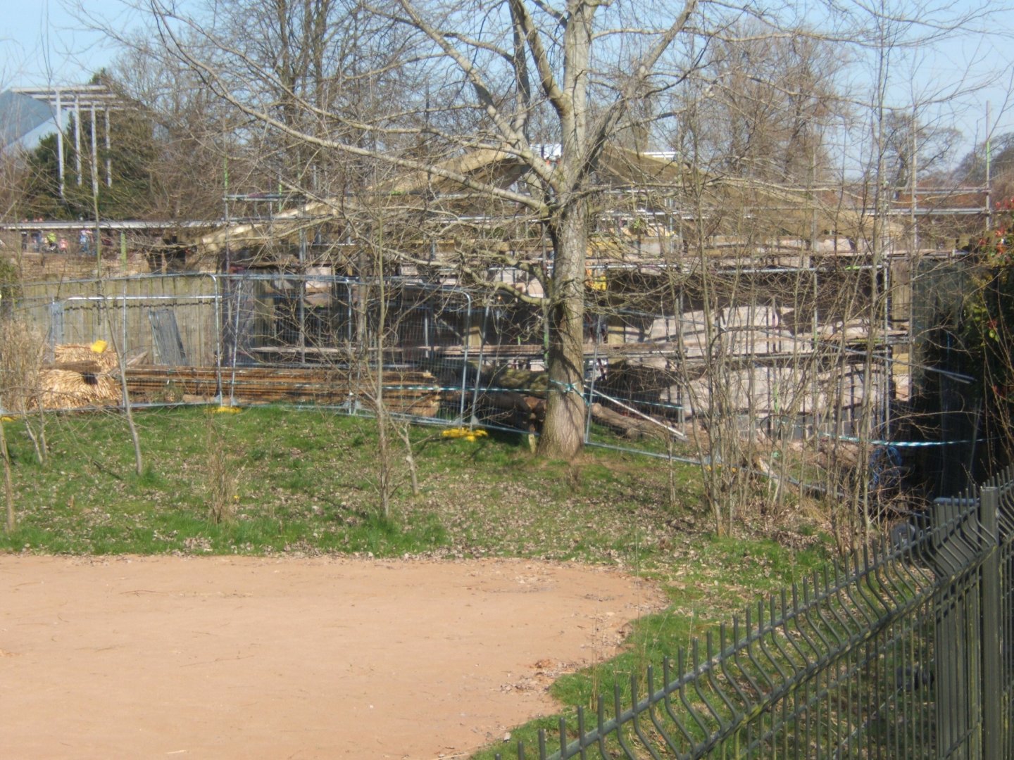 26/3/2017 New Cheetah yurt construction