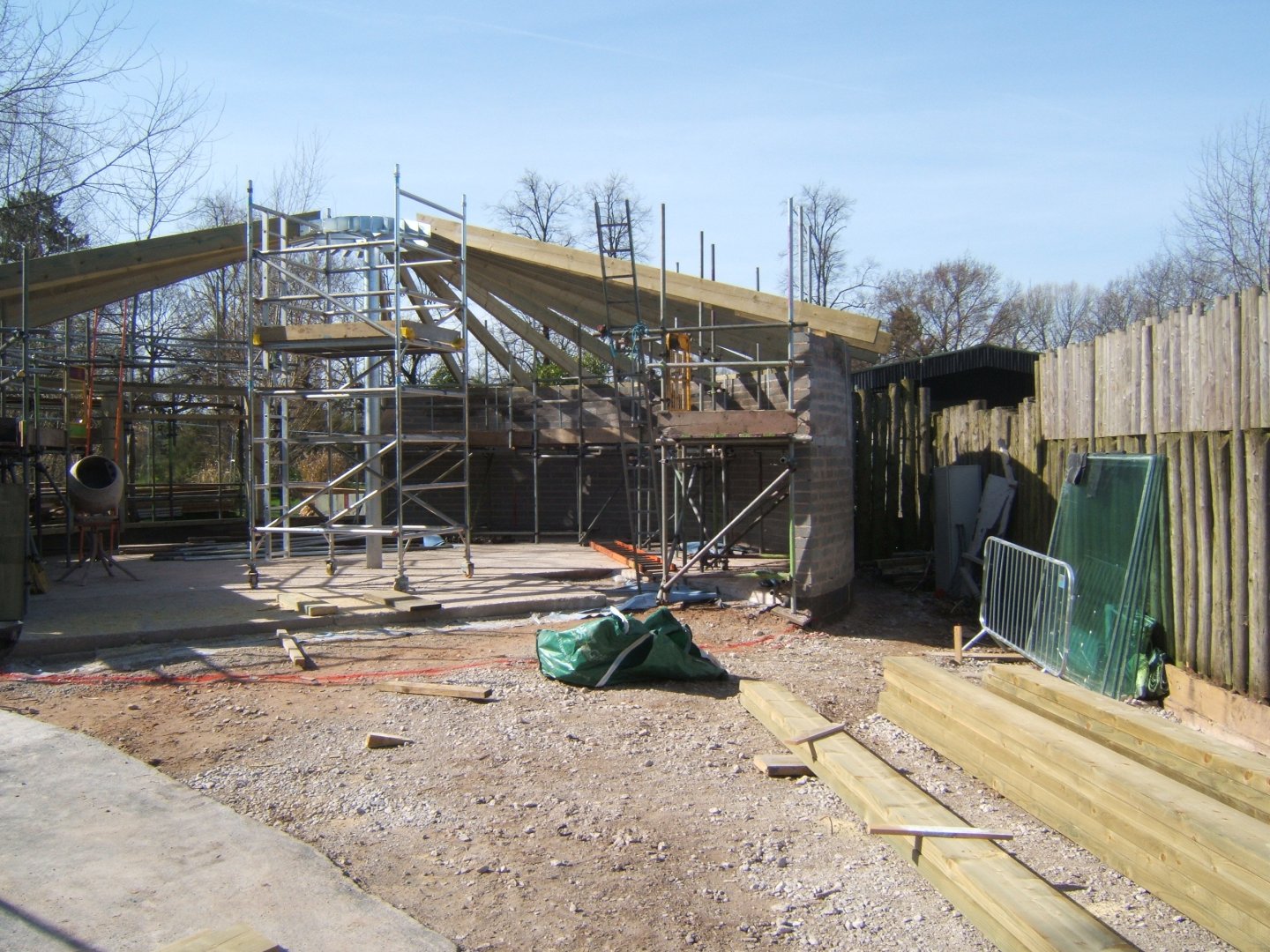 26/3/2017 New Cheetah yurt construction