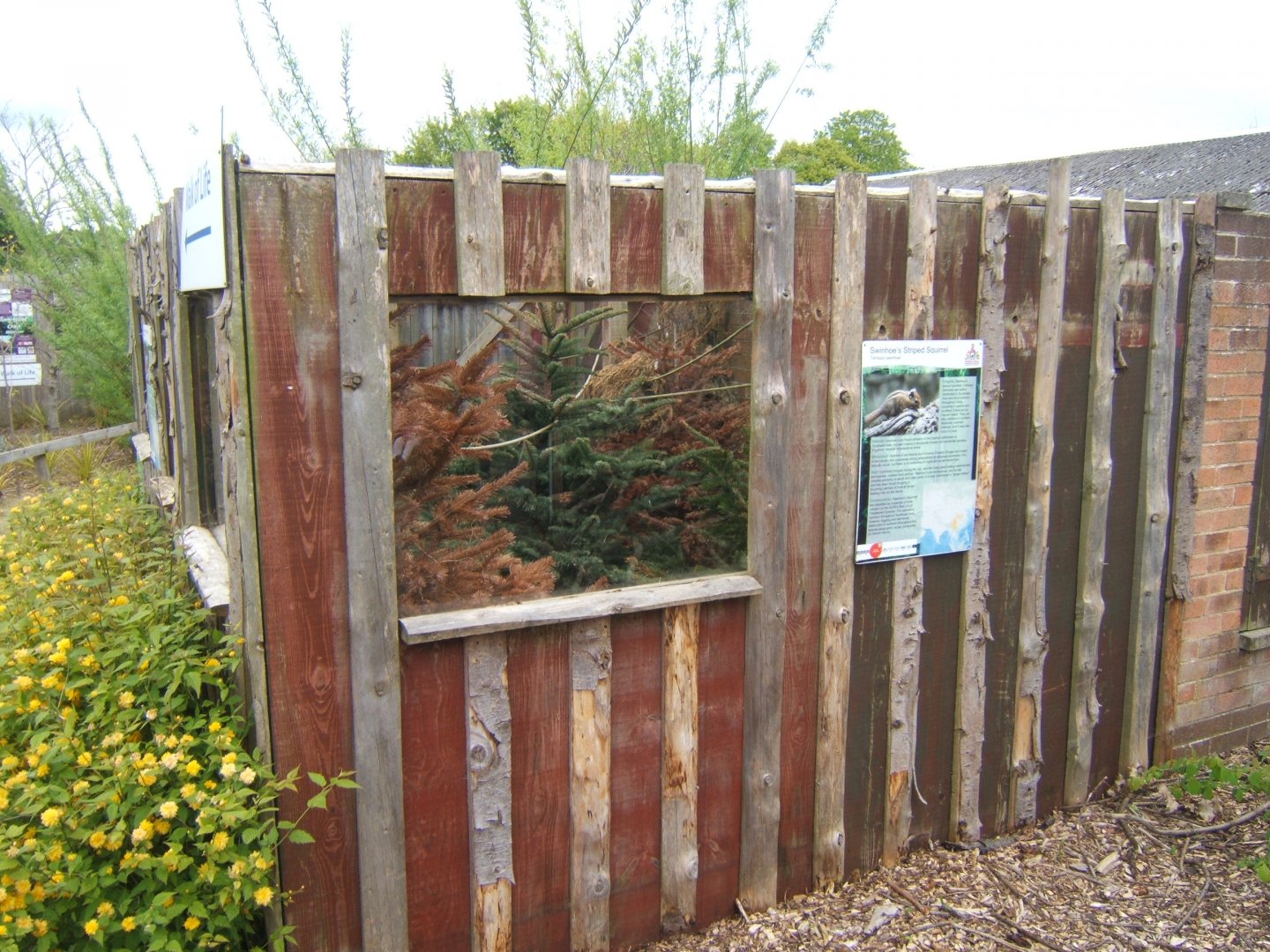 29/4/2017 Currently empty enclosure