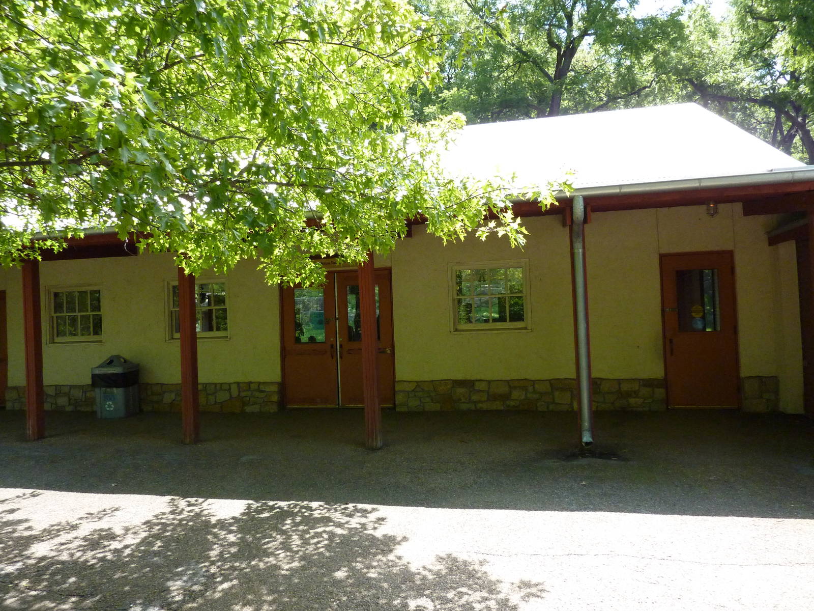 3-Acre Chimpanzee Exhibit - Visitor Center