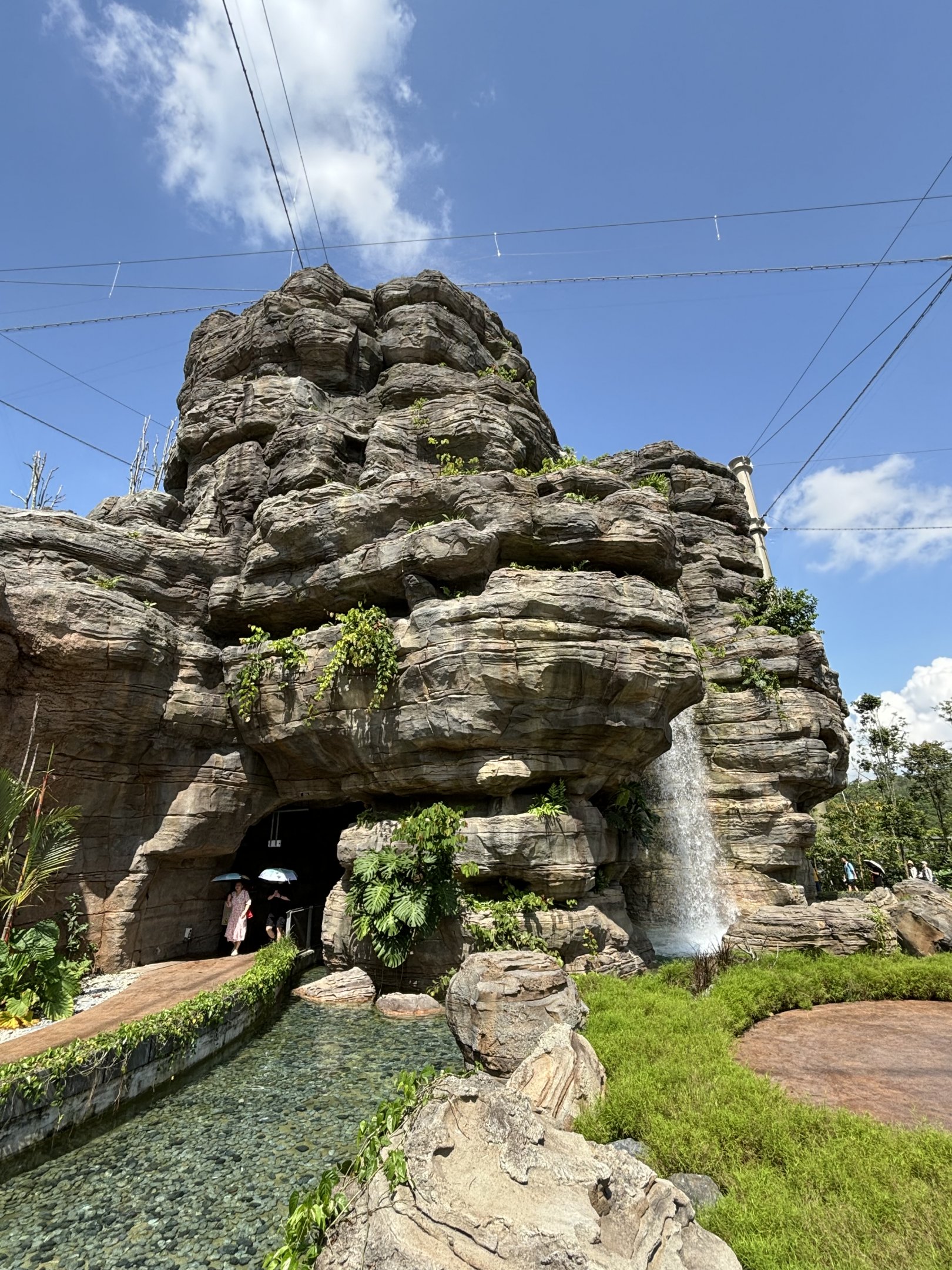 3-Acre Crimson Wetlands Aviary