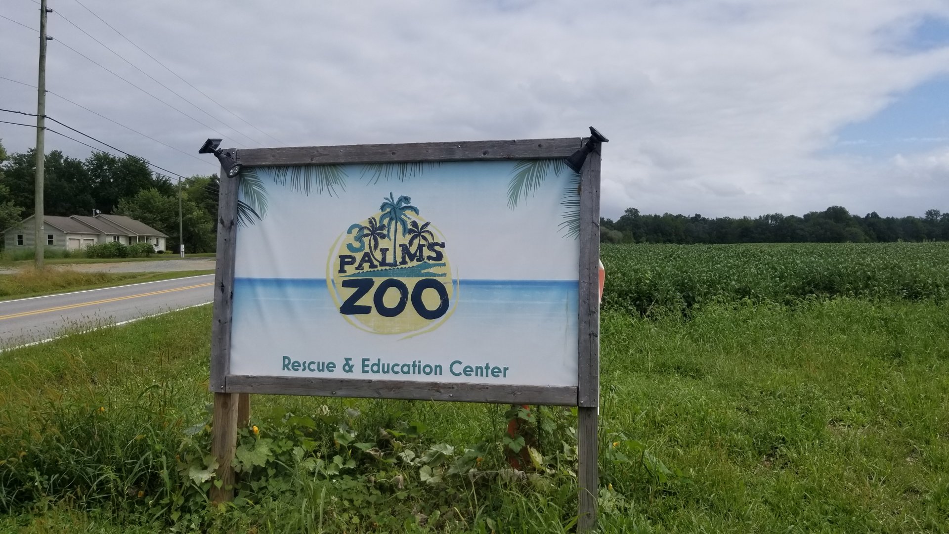 3 Palms Zoo: entrance sign