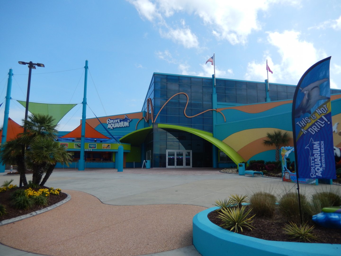 4/1/2025 - Aquarium Entrance