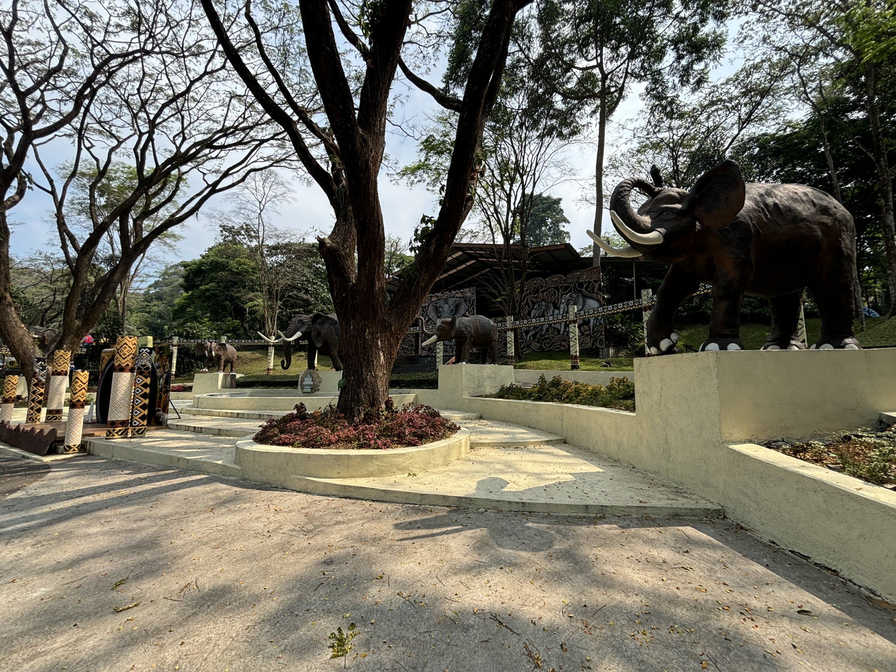 4 Elephant Statues