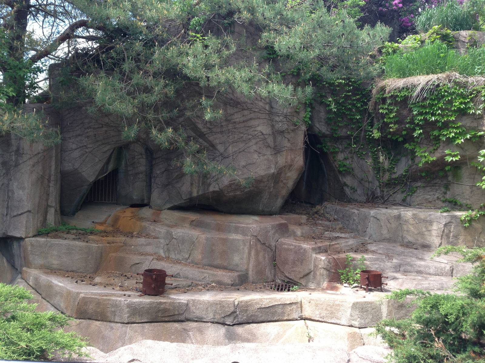 5/28/2014 - Empty Exhibit