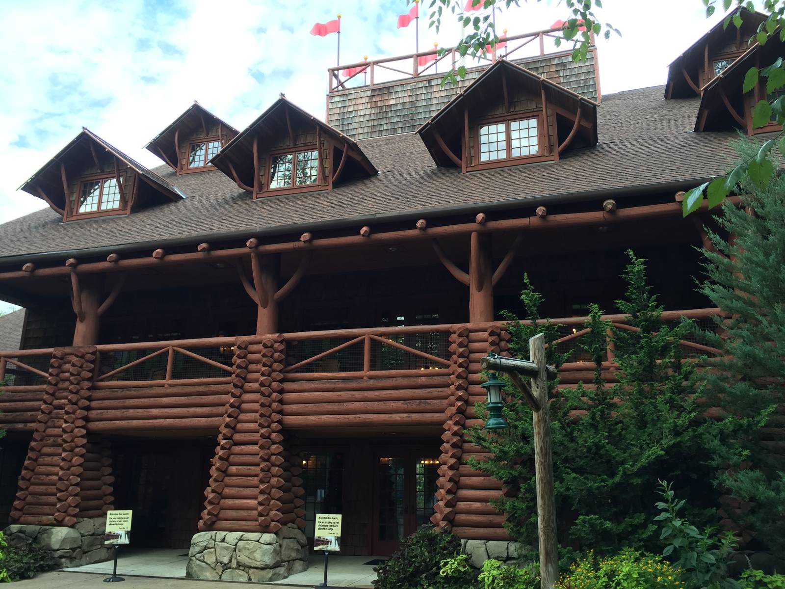 8/14/2016 - Old Faithful Inn Replica