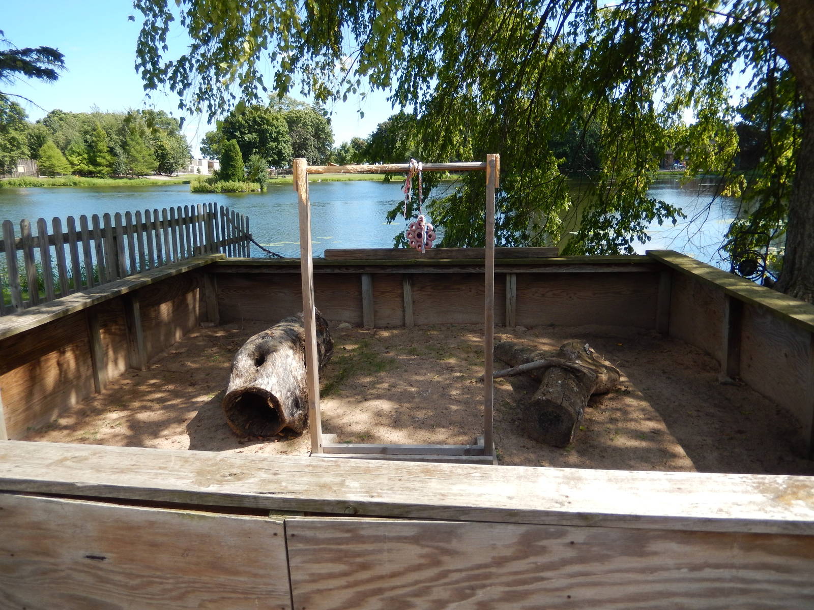 8/22/2016 - Menominee Park Zoo - Education Animal Area