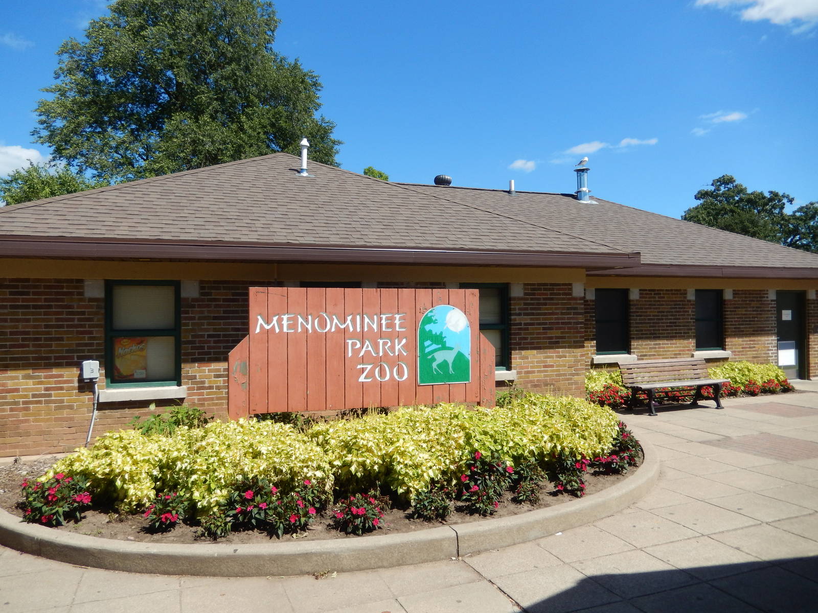 8/22/2016 - Menominee Park Zoo - Entrance