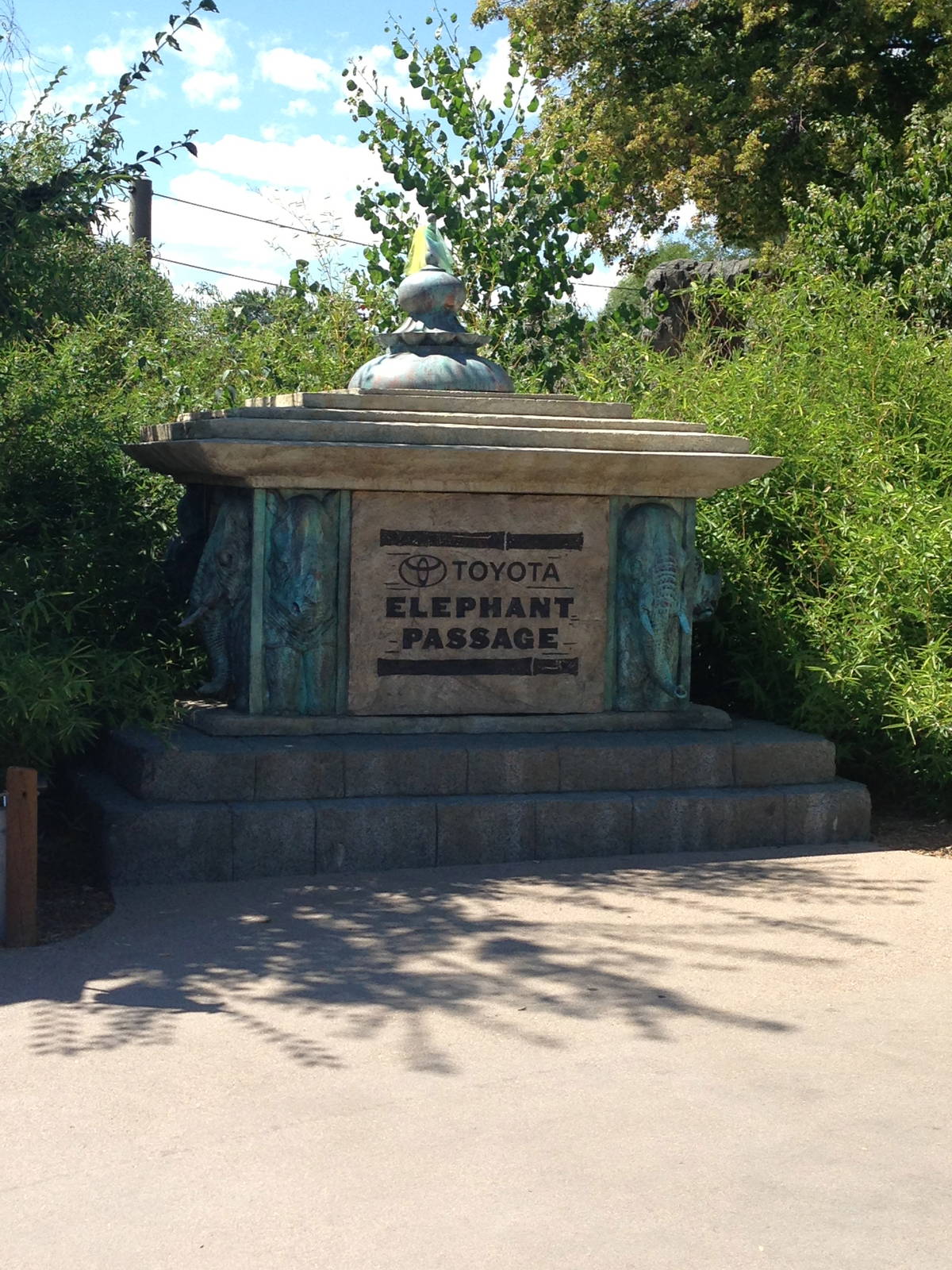 8/24/2014 - Toyota Elephant Passage Entry Sign