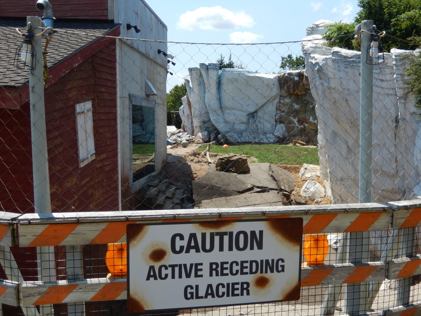 8/4/2017 - Bear Exhibit