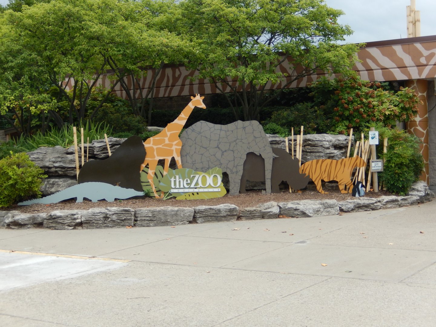 8/4/2017 - Entrance Plaza - Wood Animals