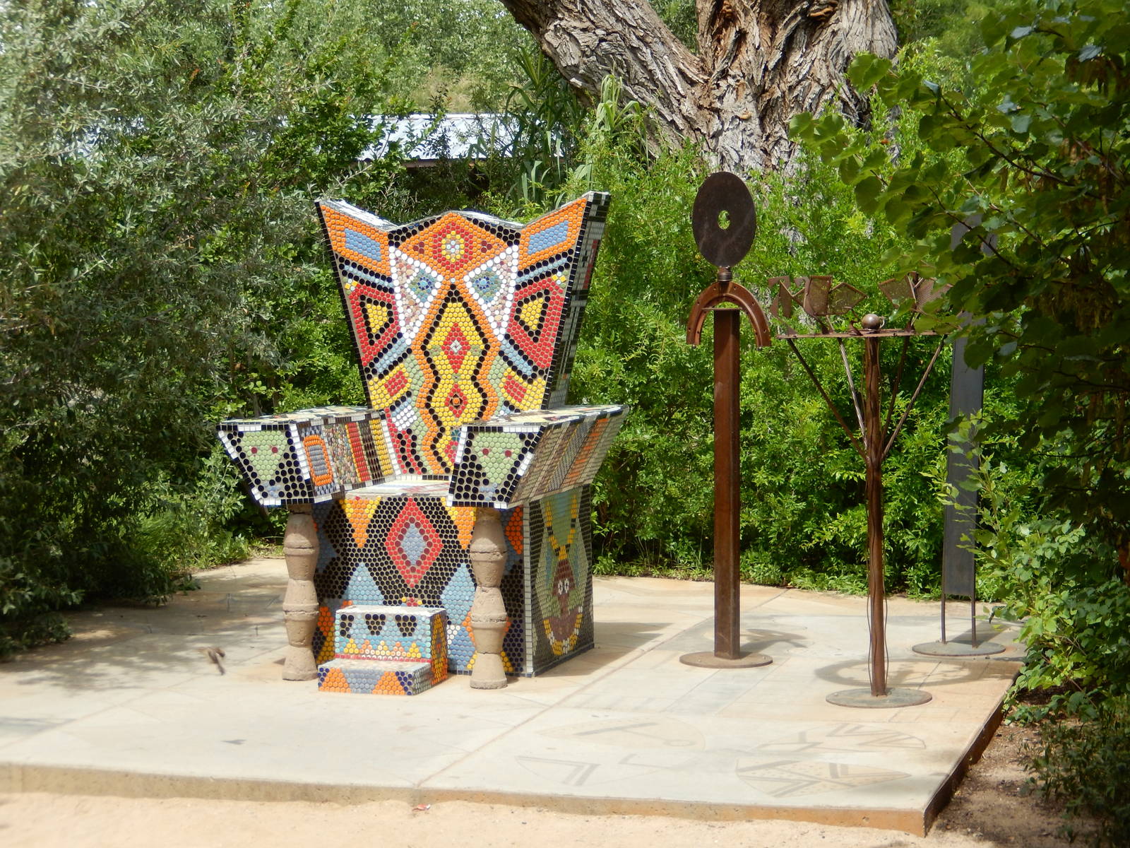 8/6/2015 - African Decorative Chair