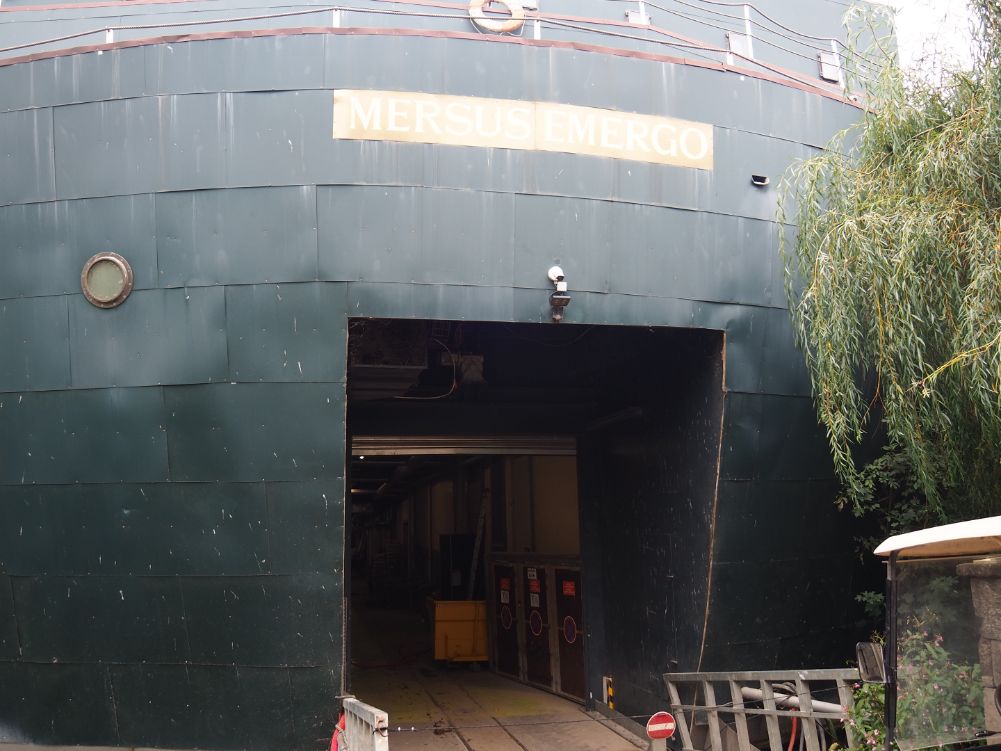 A look into the hold of the Mersus Emergo, 2019-10-04