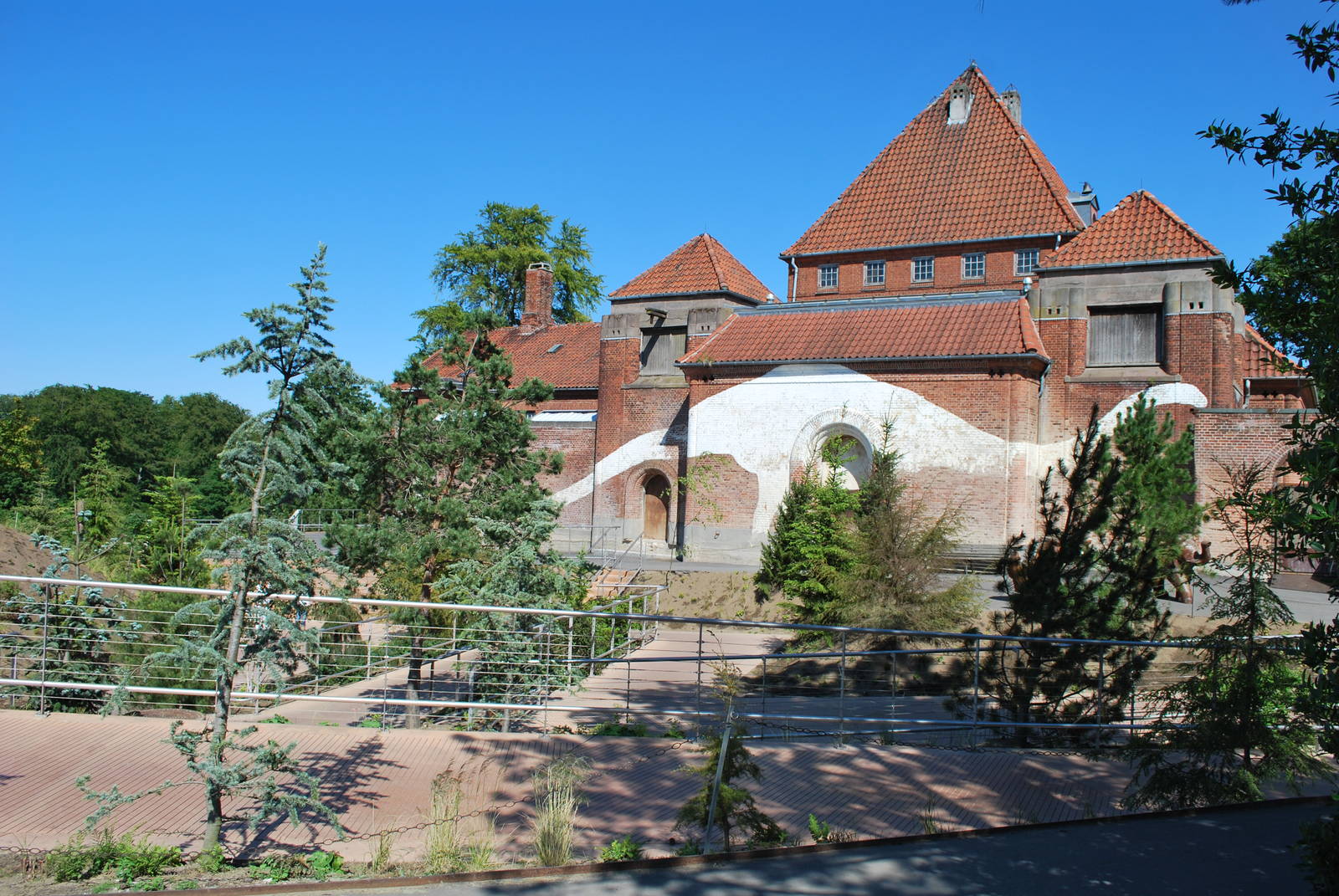 A series of pictures of the old elephant house, Copenhagen Zoo, June 2009