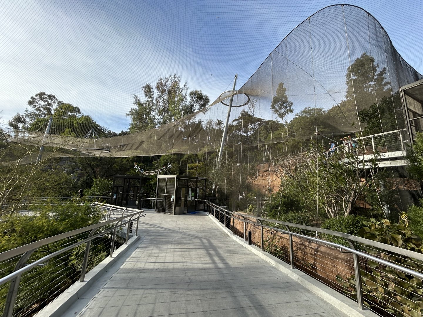 Acacia Woodlands Aviary - Africa Rocks