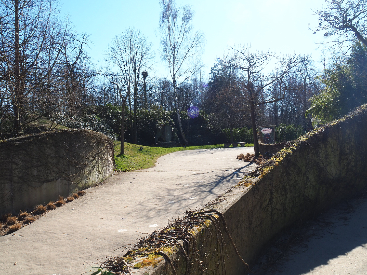 Access road from tunnel to park for wheelchair and child carriage users, 2022-03-08