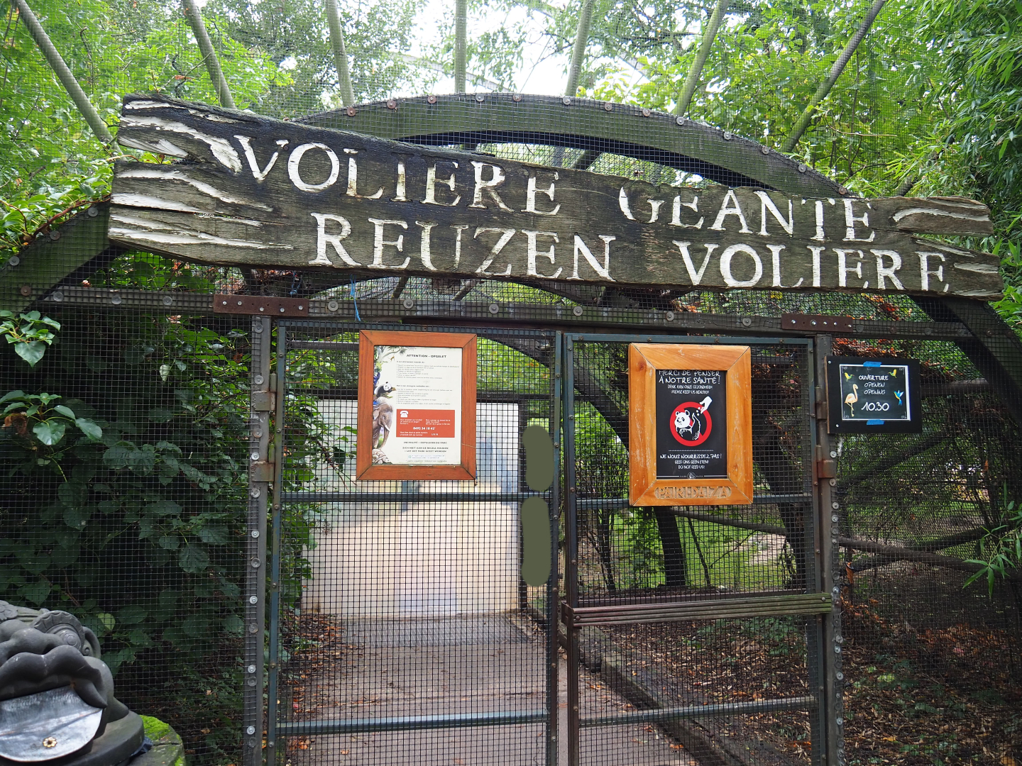 Access to the large walk-through aviary, 2019-10-05